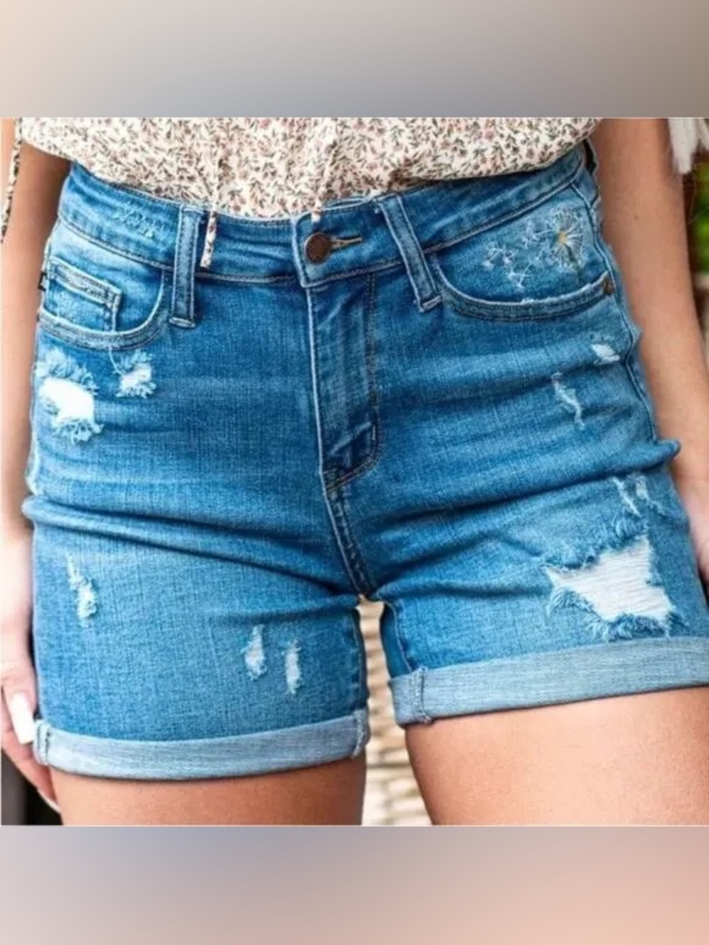 Judy Blue Dandelion Embroidered Cuff Shorts XL